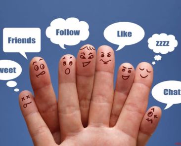 Social network concept finger people in discussion with speech bubbles