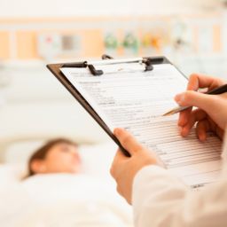 Cybersécurité hospitalière : infrastructures vétustes, risques accrus, facteur humain négligé. Une refonte globale est essentielle pour la résilience.