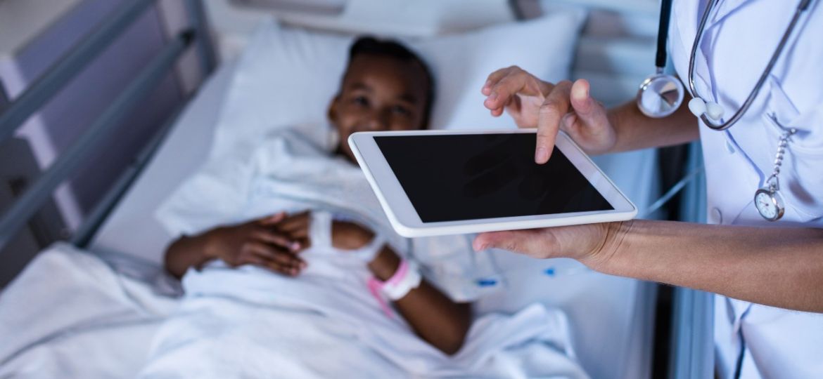 Transformation numérique de l'hôpital : patient connecté et parcours de soins numérique en 2026