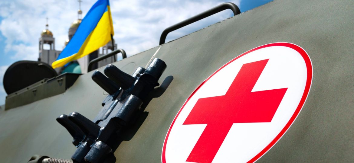 Drone médical ukrainien transportant des fournitures vers le front, illustrant l'innovation en médecine de guerre 2025-2026